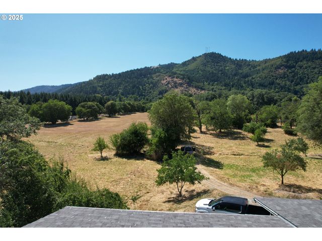 1383 N OLD PACIFIC Hwy, Myrtle Creek, OR 97457