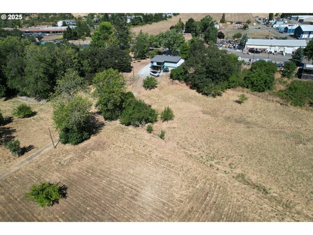 1383 N OLD PACIFIC Hwy, Myrtle Creek, OR 97457