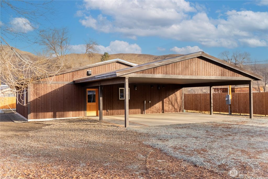 1110 Riverside Avenue, Twisp, WA 98856