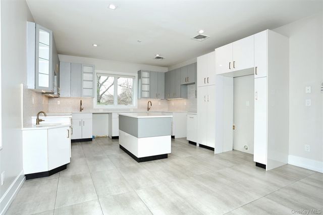 8 Neil Road 213, Spring Valley, NY 10977