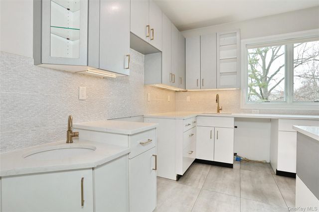 8 Neil Road 213, Spring Valley, NY 10977