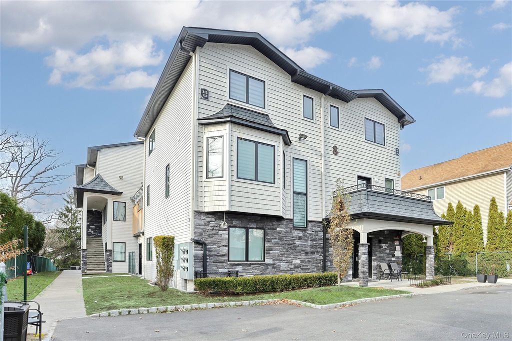 8 Neil Road 213, Spring Valley, NY 10977