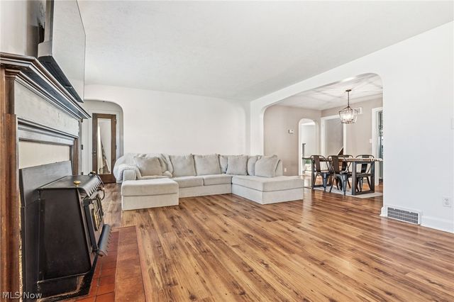 917 E Gorgas Street, Louisville, OH 44641