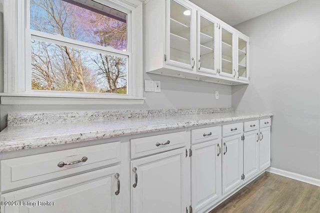 5905 Alanadale Dr, Louisville, KY 40272