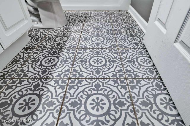 5905 Alanadale Dr, Louisville, KY 40272