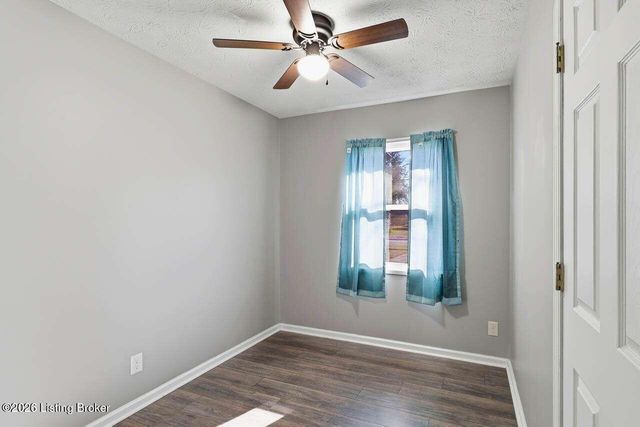 5905 Alanadale Dr, Louisville, KY 40272