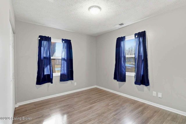 5905 Alanadale Dr, Louisville, KY 40272