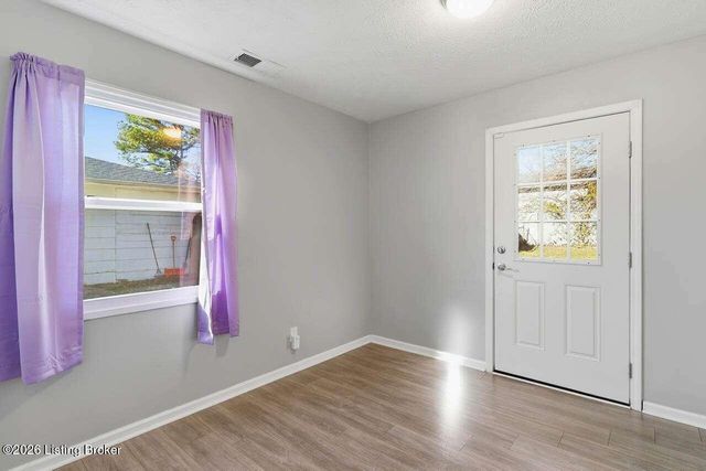 5905 Alanadale Dr, Louisville, KY 40272