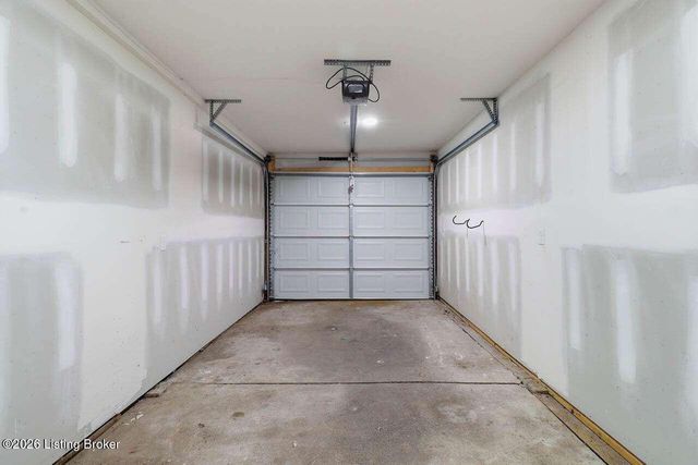 5905 Alanadale Dr, Louisville, KY 40272