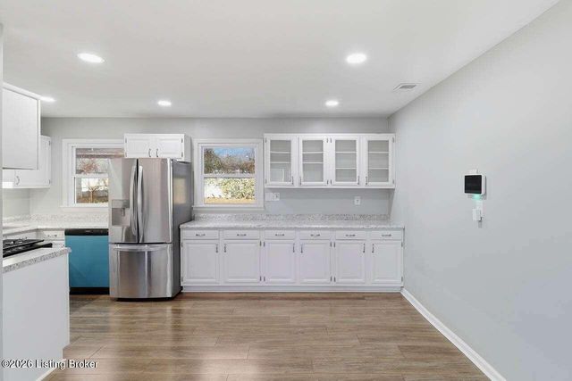 5905 Alanadale Dr, Louisville, KY 40272