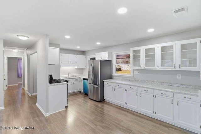 5905 Alanadale Dr, Louisville, KY 40272