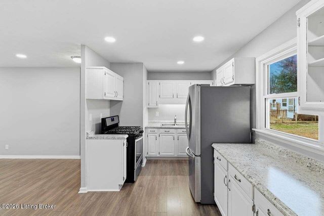 5905 Alanadale Dr, Louisville, KY 40272