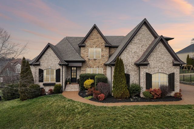 1546 Hunt Club Blvd, Gallatin, TN 37066