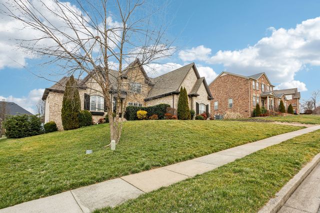 1546 Hunt Club Blvd, Gallatin, TN 37066