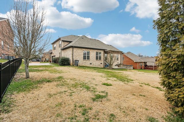 1546 Hunt Club Blvd, Gallatin, TN 37066