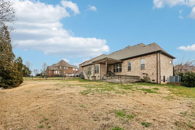 1546 Hunt Club Blvd, Gallatin, TN 37066