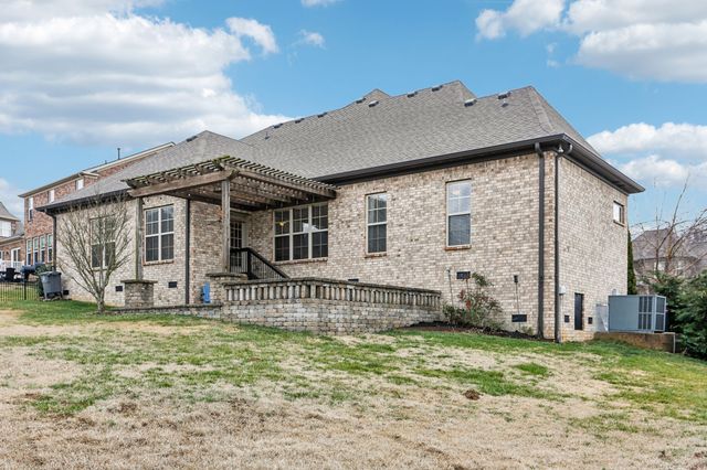 1546 Hunt Club Blvd, Gallatin, TN 37066