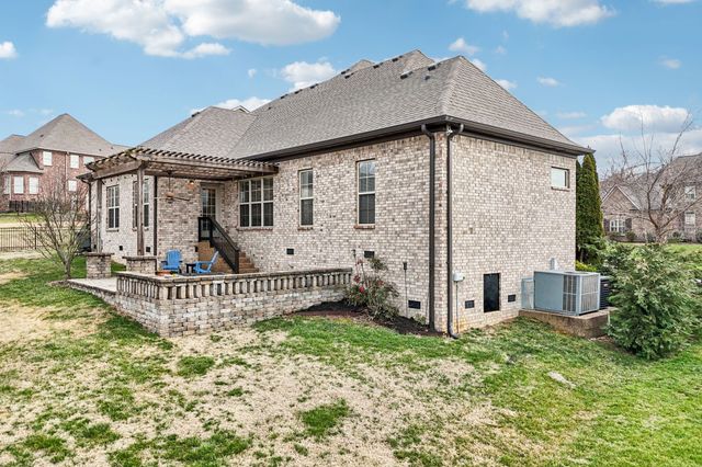 1546 Hunt Club Blvd, Gallatin, TN 37066