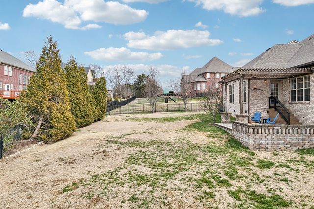 1546 Hunt Club Blvd, Gallatin, TN 37066