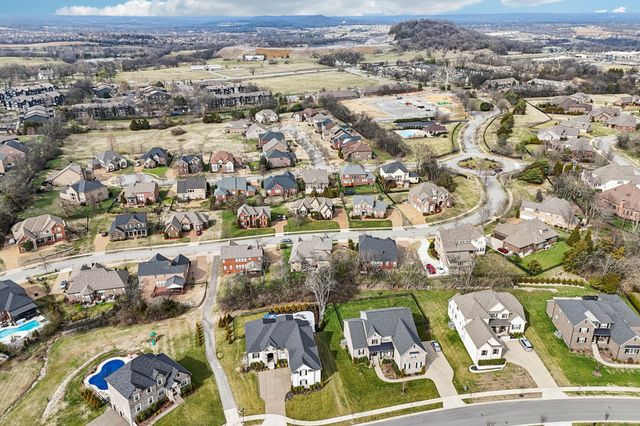 1546 Hunt Club Blvd, Gallatin, TN 37066