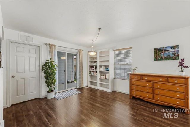 233 W Lava Falls Dr, Meridian, ID 83646