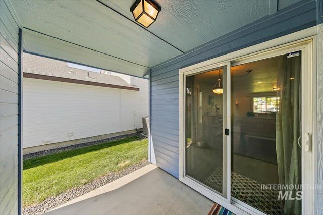 233 W Lava Falls Dr, Meridian, ID 83646