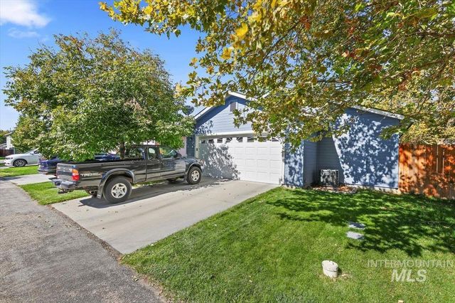 233 W Lava Falls Dr, Meridian, ID 83646