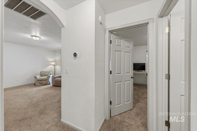 233 W Lava Falls Dr, Meridian, ID 83646