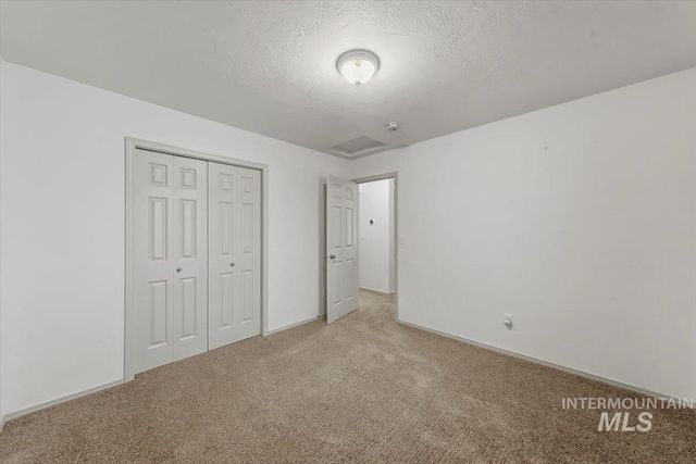 233 W Lava Falls Dr, Meridian, ID 83646
