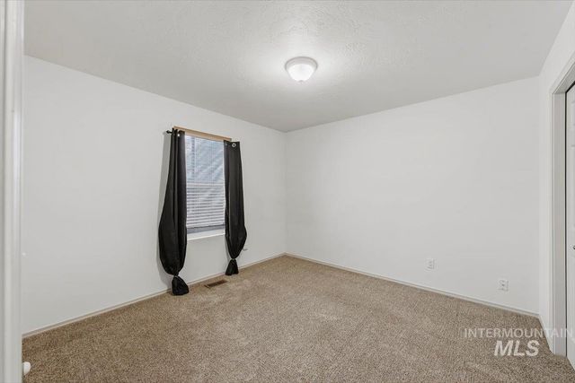 233 W Lava Falls Dr, Meridian, ID 83646