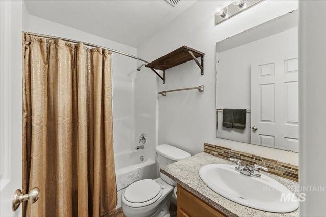 233 W Lava Falls Dr, Meridian, ID 83646
