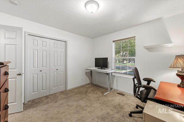233 W Lava Falls Dr, Meridian, ID 83646