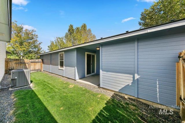 233 W Lava Falls Dr, Meridian, ID 83646