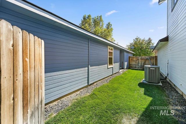 233 W Lava Falls Dr, Meridian, ID 83646
