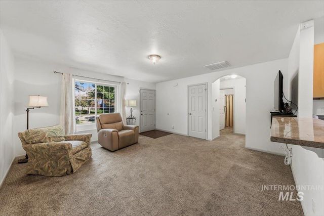 233 W Lava Falls Dr, Meridian, ID 83646