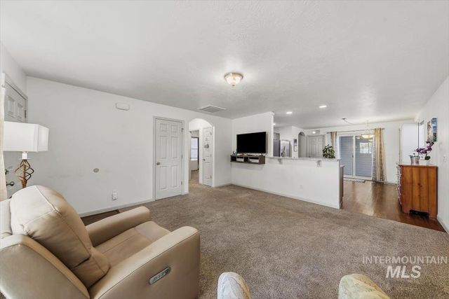 233 W Lava Falls Dr, Meridian, ID 83646