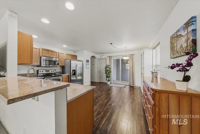 233 W Lava Falls Dr, Meridian, ID 83646