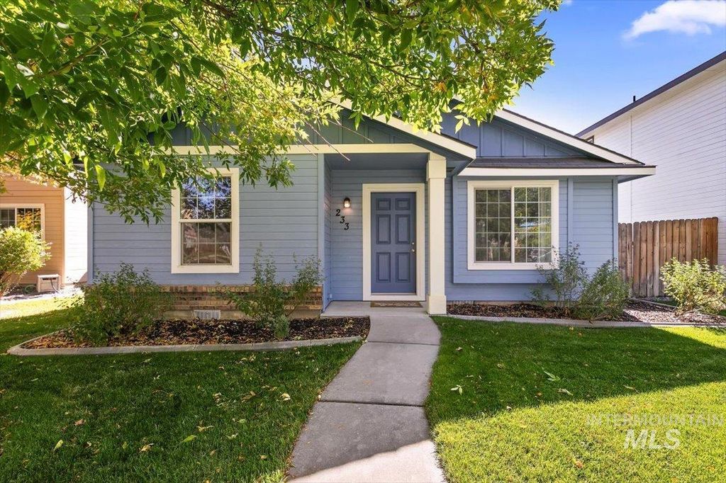 233 W Lava Falls Dr, Meridian, ID 83646