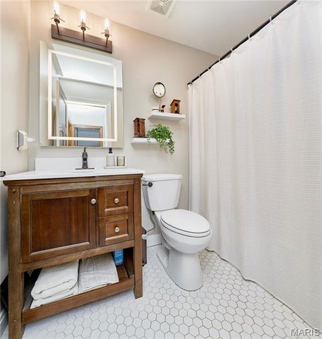 100 Robin Hood Drive, Troy, MO 63379