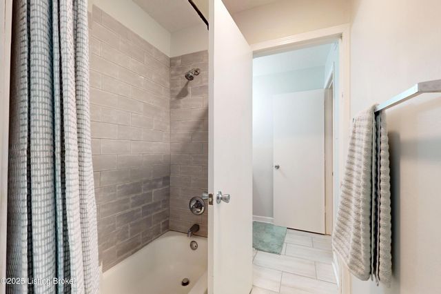 2300 Dundee Rd APT 2, Louisville, KY 40205