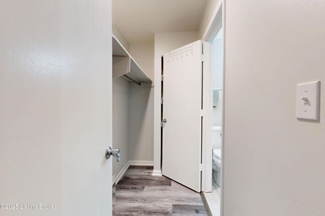 2300 Dundee Rd APT 2, Louisville, KY 40205