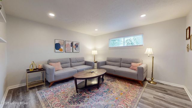 2300 Dundee Rd APT 2, Louisville, KY 40205