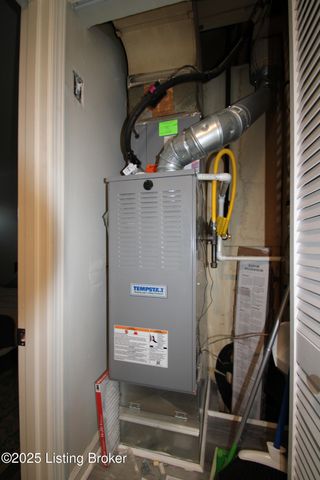 2300 Dundee Rd APT 2, Louisville, KY 40205