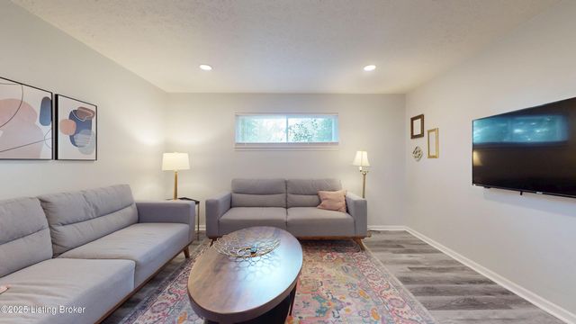 2300 Dundee Rd APT 2, Louisville, KY 40205