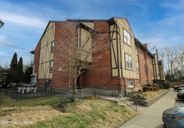 2300 Dundee Rd APT 2, Louisville, KY 40205