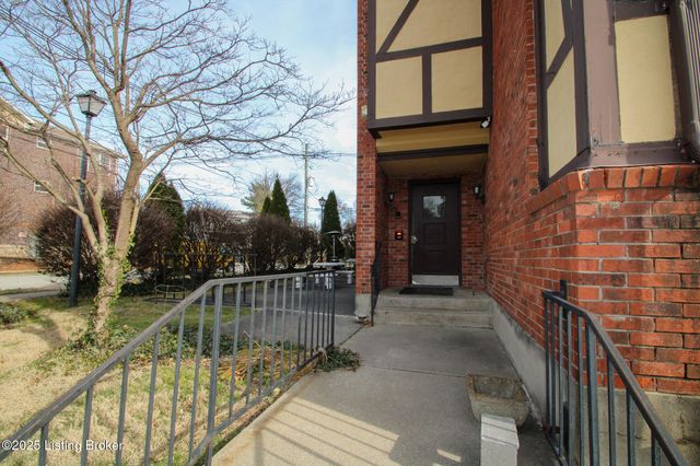 2300 Dundee Rd APT 2, Louisville, KY 40205