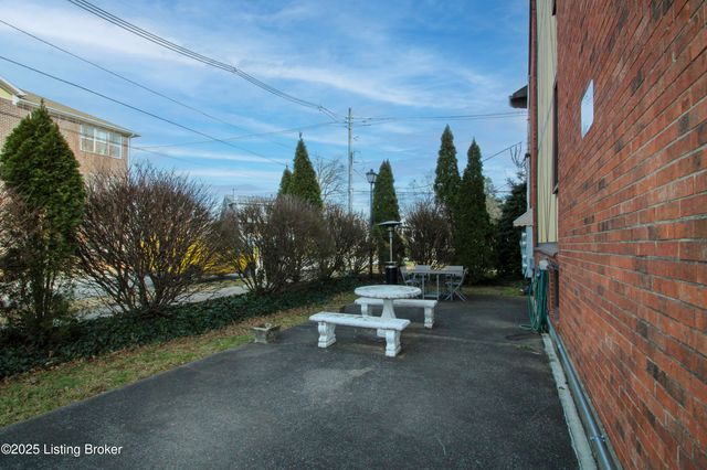 2300 Dundee Rd APT 2, Louisville, KY 40205