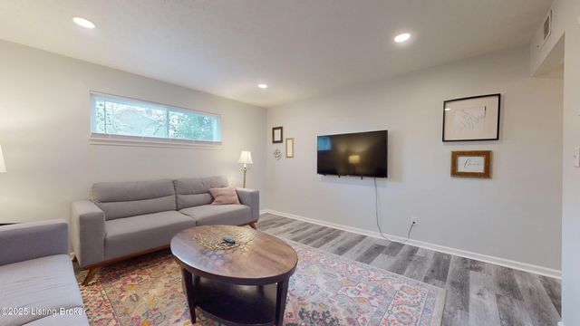 2300 Dundee Rd APT 2, Louisville, KY 40205