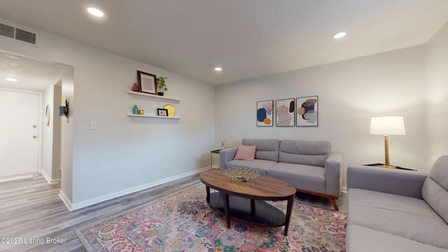 2300 Dundee Rd APT 2, Louisville, KY 40205