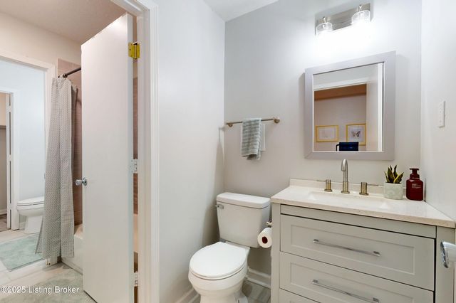 2300 Dundee Rd APT 2, Louisville, KY 40205